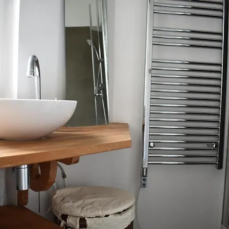 Appartamento Spacious 1 Bedroom In 17th Parigi