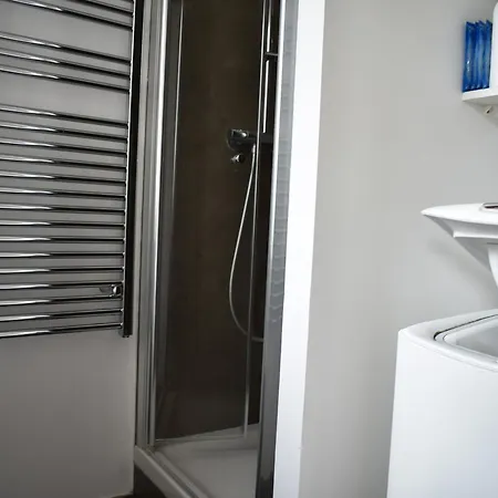 Spacious 1 Bedroom In 17th