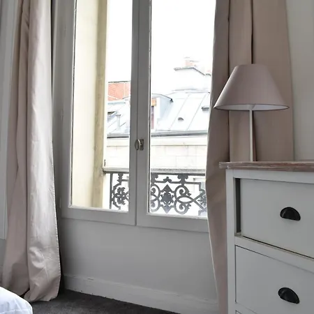 Spacious 1 Bedroom In 17th * Parigi